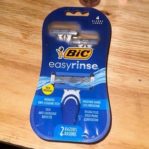 NWT FREE WHEN ADDED TO BUNDLE of $10 or more- BIC RAZOR
